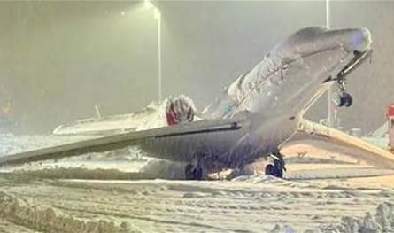 المشهد مخيف في ألمانيا.. هذا ما فعلته العاصفة الثلجيّة بالمطار والطائرات! 