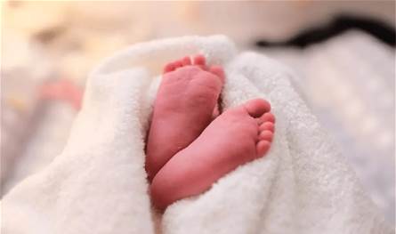 ظهرت زوجته الجميلة ببطن منتفخ.. الفنان الشهير ينتظر مولوداً جديداً: &quot;يارب تكون خلقة تامة&quot; (صورة)