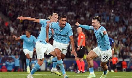 13 عرضا لضم لاعب مانشستر سيتي