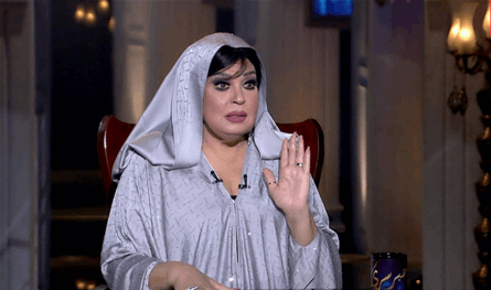 أطلت بالحجاب.. فيفي عبده تتحدث عن زيجاتها وخيانة الرجال (فيديو)