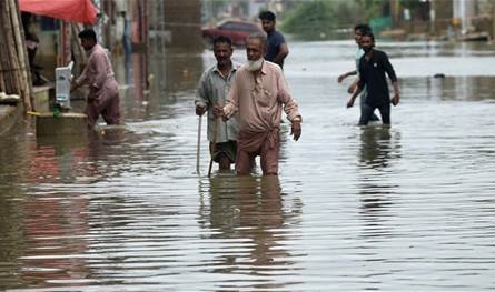 باكستان.. 4 أيام من الأمطار الغزيرة تقتل 63 شخصا