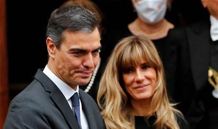 بسبب زوجته... رئيس الوزراء الإسباني يفكر في الاستقالة
