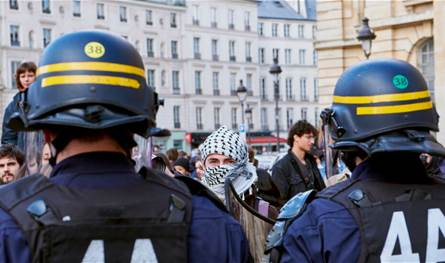 بالفيديو: الشرطة الفرنسية تفرق اعتصاما طلابيا متضامنا مع فلسطين