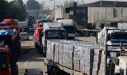 الإعلام الحكومي بغزة: الشاحنات التي تصل إلى القطاع أقل بكثير من احتياجات الفلسطينيين