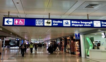 نائب إيطالي متهم بسرقة عطر من السوق الحرة في مطار روما!