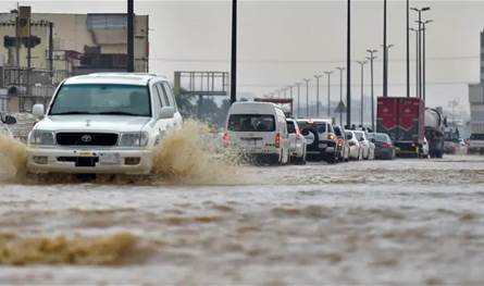 في السعودية.. موجة الأمطار تحول الدراسة لـ &quot;عن بُعد&quot; 