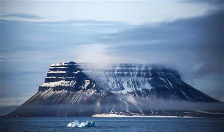 علماء يكشفون سرّ ثقب عملاق في القطب الجنوبي