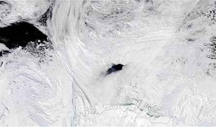 بعد 50 عاما من الغموض.. حل لغز ظهور ثقوب بحجم سويسرا في جليد القطب الجنوبي