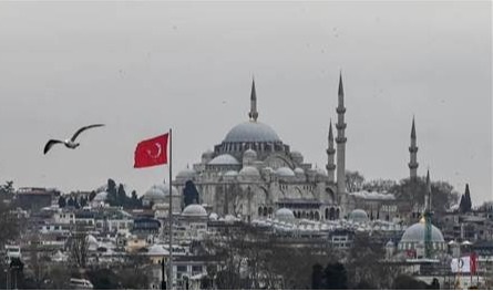 تقرير لـ&quot;Middle East Eye&quot;: هكذا تحافظ تركيا على التوازن الدقيق في الشرق الأوسط