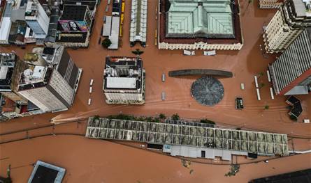 الفيضانات تكبد البرازيل خسائر اقتصادية بمليارات الدولارات