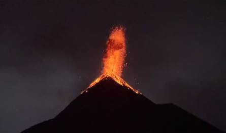 مشهد مرعب.. ثوران بركان سانتياغيتو في غواتيمالا والسلطات تحذر السكان (فيديو)