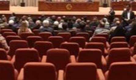 بالفيديو: اشتباك بالأيدي بين عدد من النواب