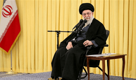 خامنئي يعلن الحداد 5 أيام في ايران ويُكلف مخبر بتولي مهام الرئيس