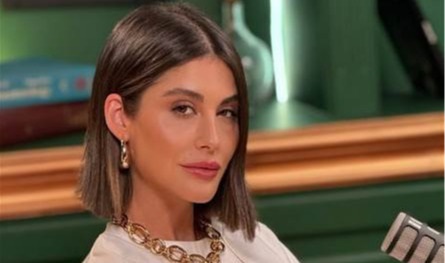 تغيرت كلياً.. عارضة الأزياء اللبنانية الشهيرة تُفاجئ الجميع بلوك جديد (صور)