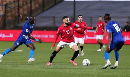 بعد الخسارة أمام مصر.. شاهدوا ما فعله لاعبو منتخب سيراليون مع محمد صلاح