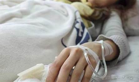 دخلت في غيبوبة.. نقل فنانة شهيرة إلى العناية المركزة بعد تعرضها لأزمة صحية حادة (صورة)