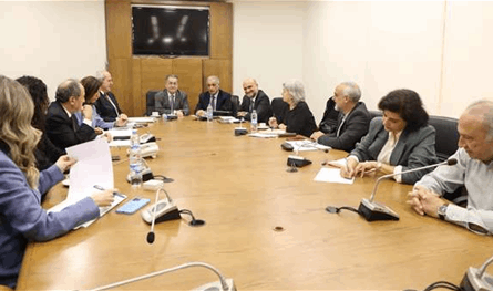 بالجرم المشهود.. توقيف إمرأة تروج المخدرات أثناء ممارسة أعمال مخلة بالآداب!