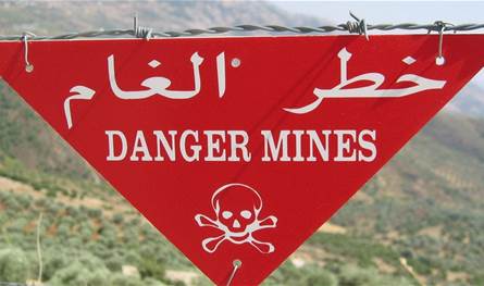 وزير الدفاع التقى سفير قطر