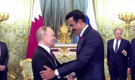أمير قطر تحدث بالروسية وهكذا ردّ عليه بوتين بالعربية... شاهدوا الفيديو