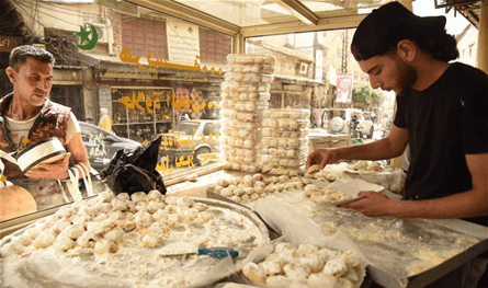 أسعار المعمول في عيد الفصح.. بين الحنين إلى الماضي وواقع اليوم