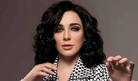 بعد شطبها من نقابة الفنانين السوريين.. دولة تتّخذ قراراً مفاجئاً بحقّ سلاف فواخرجي