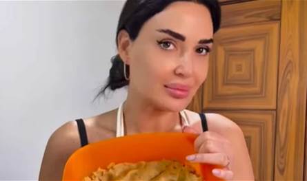 سيرين عبد النور تشارك طريقة تحضير معمول العيد باحتراف! (فيديو)