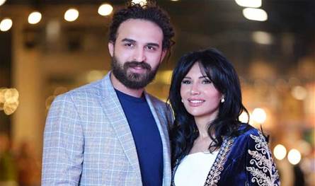 تكبره بـ 19 عاماً.. شاهدوا رومانسية المخرجة السورية رشا شربتجي وزوجها في عيد ميلادها (فيديو) 