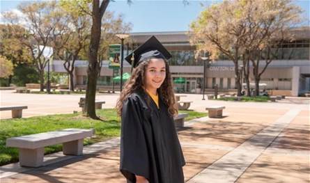 طفلة نابغة تحصد شهادتين جامعيتين بعمر 10 سنوات!
