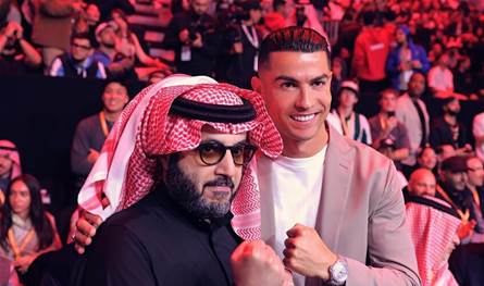 ليسا رونالدو وميسي.. قائمة أعلى الرياضيين دخلا في التاريخ