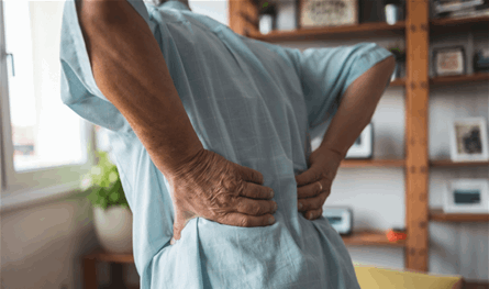 علاج واعد يستهدف السبب الكامن وراء آلام أسفل الظهر المزمنة