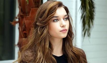 بعد انتهاء الطائر الرفراف.. عفراء ساراتش أوغلو بشعر أشقر (صورة)