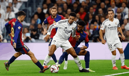 اب لثلاثة أطفال... وفاة حكم كرة قدم خلال مباراة بشكل مفاجىء