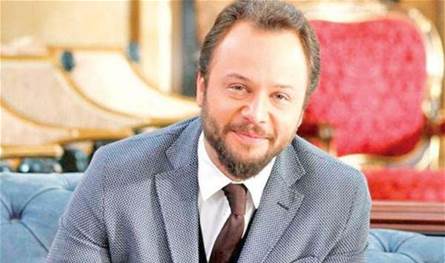 بالصور... ابنا مكسيم خليل يلفتان الأنظار بجمالهما