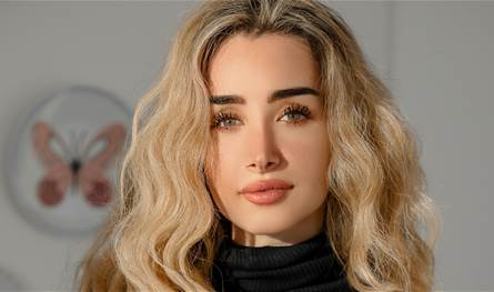 هل ارتبطت هنا الزاهد بهذا الفنان؟