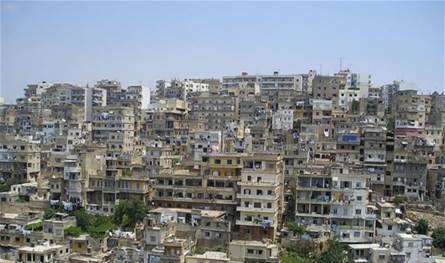 دوي انفجار سمع في طرابلس.. إليكم ما فعله شخص في موقف للسيارات