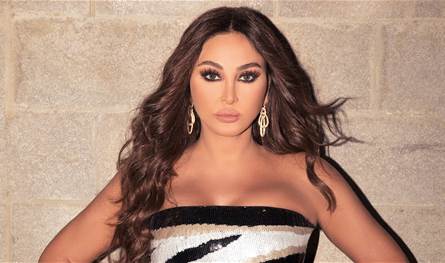 موقف محرج لـ إليسا.. ماذا سقط منها على مسرح الأولمبيا؟ (فيديو)