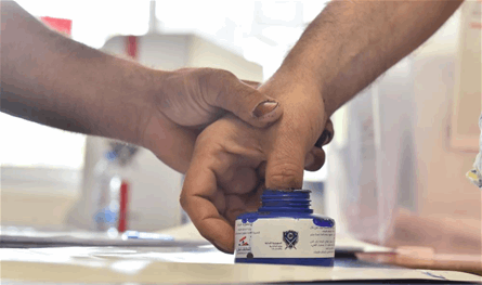 خلال حملته الانتخابية.. هذا ما فعله أحد المرشحين