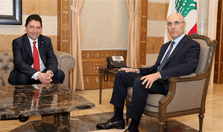 وزير الداخلية عرض وكاديك العلاقات بين لبنان وفرنسا وسبل الدعم