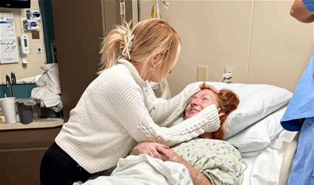 لحظات لا تُنسى.. هكذا ودّعت فتاة قريبتها قبل فصل أجهزة الإنعاش عنها (فيديو)