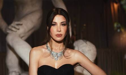 فستان نانسي عجرم يضعها في موقف محرج.. شاهدوا الفيديو