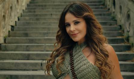 من أمام البحر في لبنان... فنانة مصريّة تُوجّه رسالة لكارول سماحة هذا مضمونها (صور)