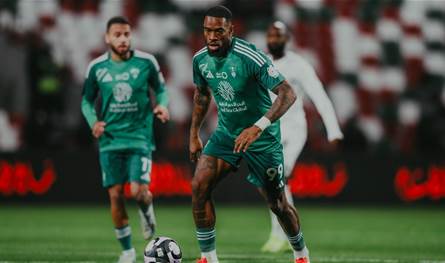 الأهلي يُقصي الهلال ويبلغ نهائي آسيا بثلاثية مدوّية