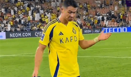 بعد إقصاء النصر آسيويًا.. رونالدو يفقد عقله ويتجادل مع الأشباح في السعودية! (فيديو)