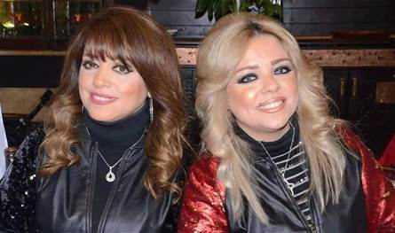 &quot;كسرتِ قلبي وخاطري يا عمري&quot;.. ممثلة شهيرة تنهار في جنازة شقيقتها الفنانة (فيديو)