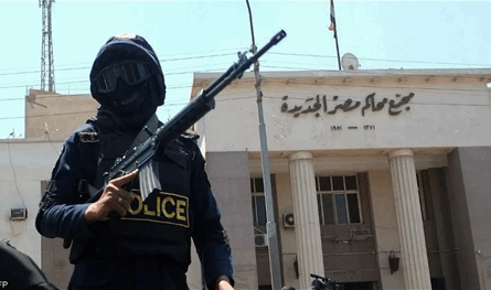في دولة عربية.. حريق غامض يكشف مصنع مخدرات داخل فيلا فاخرة!