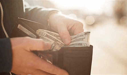 لا يمكن العيش بأقل من 900 دولار شهريًا!