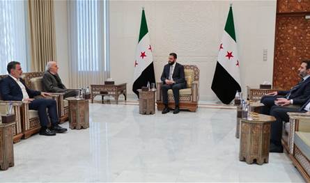 جنبلاط يلتقي الشرع ويرفض &quot;الحماية والانفصال&quot;