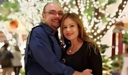 هو على خلاف معها... هذا ما قاله فنان لبنانيّ بارز لكارول سماحة بعد وفاة زوجها 