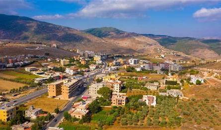 بعد الغارات الإسرائيلية... رئيس بلدية كفررمان: الفرق تعمل على فتح الطريق