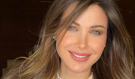 نانسي عجرم تستقبل الصيف بإطلالة لافتة وتُشعل مواقع التواصل